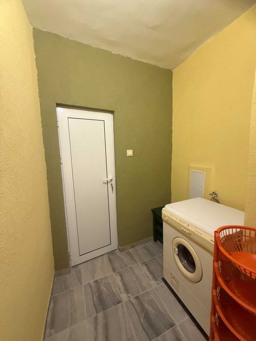 Продава многостаен апартамент в гр.Трън - от собственик