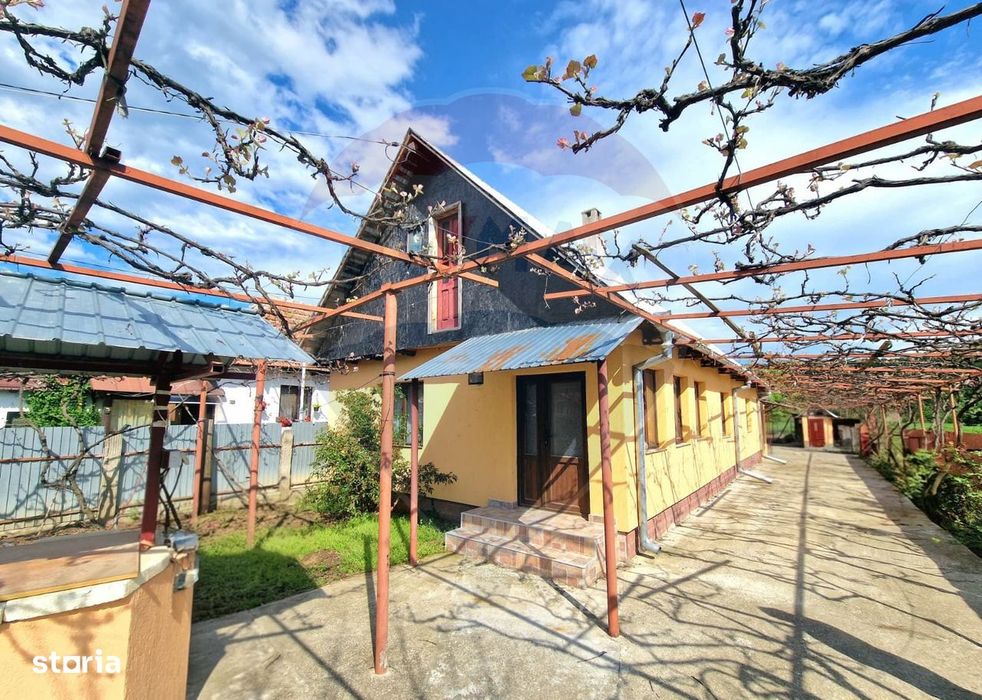 Casă cu 3 camere de vânzare