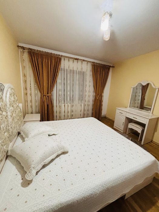 Inchiriez apartament cu 3 camere in Mioveni, zona Robea, etaj 1