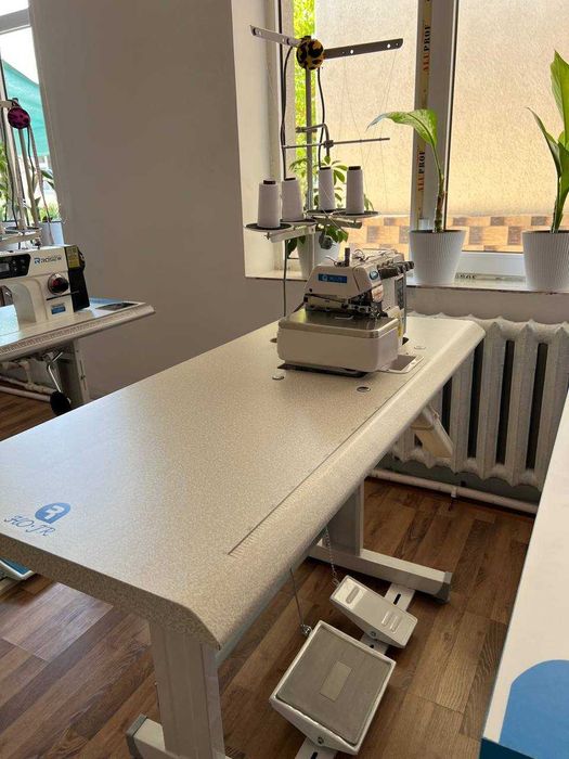 Aверлок  машина Industrial Sewing machine model: JR-847D