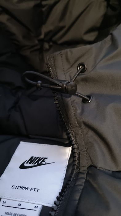 Чисто ново оригинално Nike Storm-FIT Windrunner PrimaLoft® яке – черно