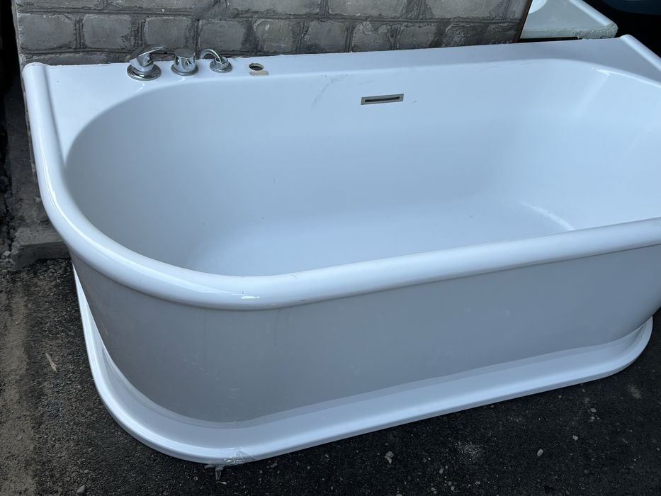 Продам ванна  оригинал