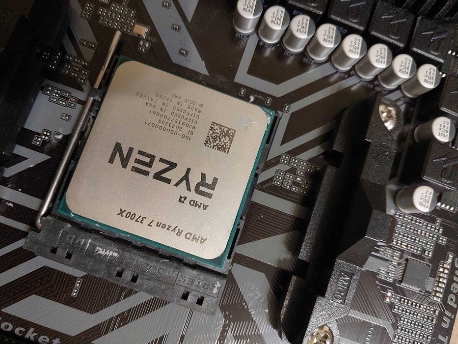 AMD Ryzen 7 3700X + Gigabyte B450M S2H