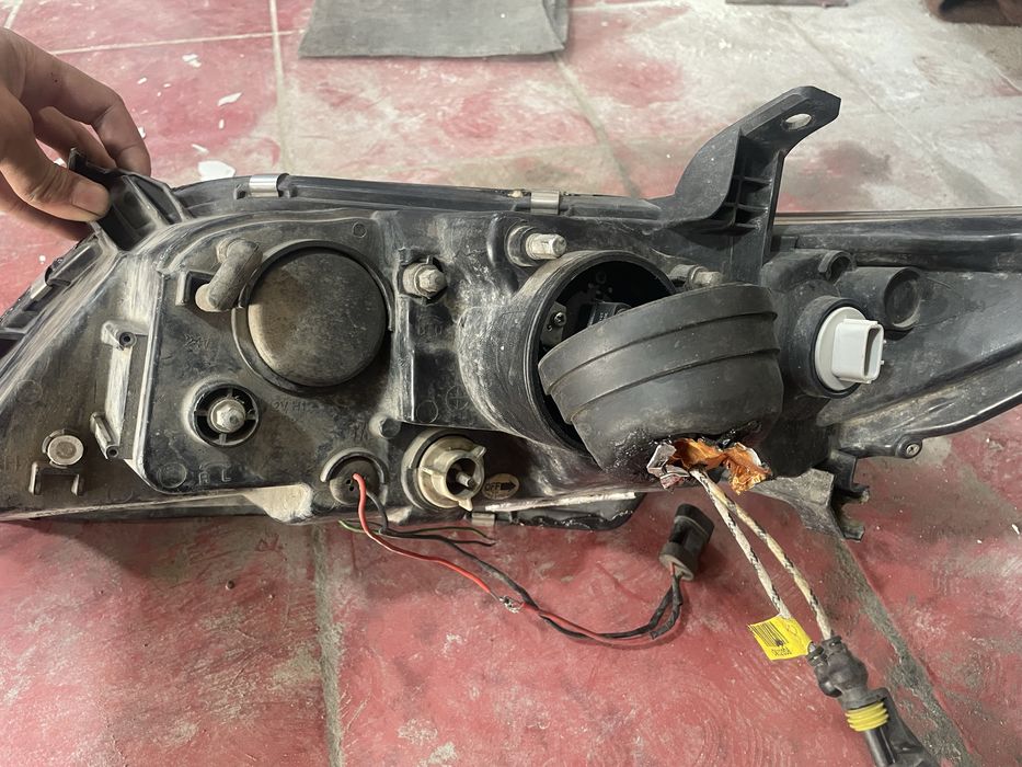 Фара передни Тайота Камри 40