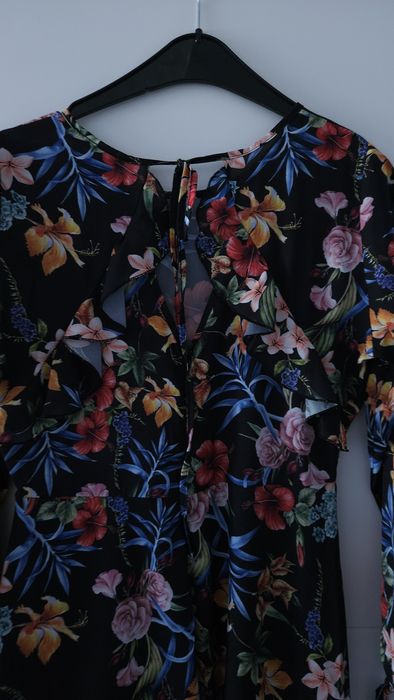 Дамска рокля на цветя