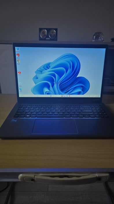 Laptop ACER Extensa 15 EX215-55-35M0, Intel Core i3-1215U  15.6" Full HD, 8GB, SSD 512GB, Laptopul este nou are instalat pe el și windows 11.