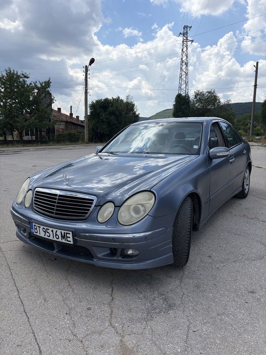 Продавам Mercedes w211