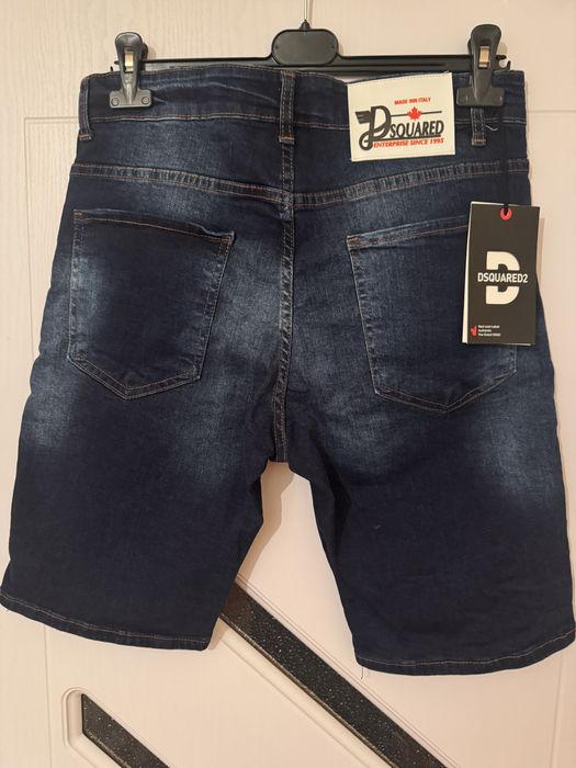 Blugi scurti Dsquared2 marimea 50