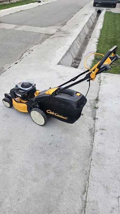 Masina de tuns iarba gazon CubCadet