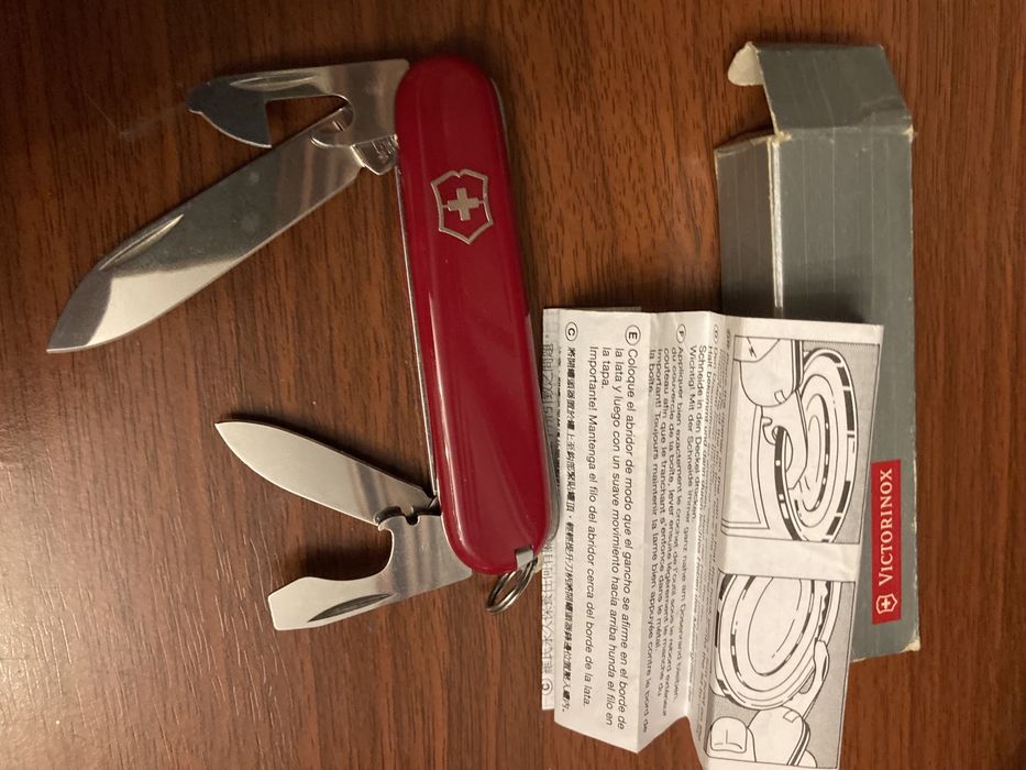 Мультитул Victorinox ножик