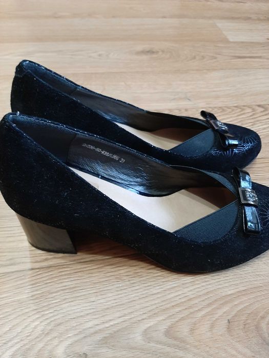 Продам туфли новые 39 размера