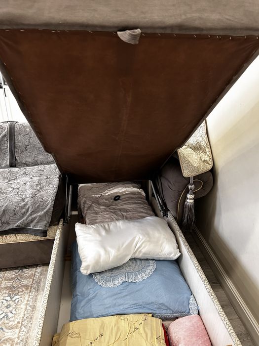 Гостинный диван.