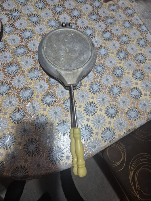 Преса за орехчета от едно време