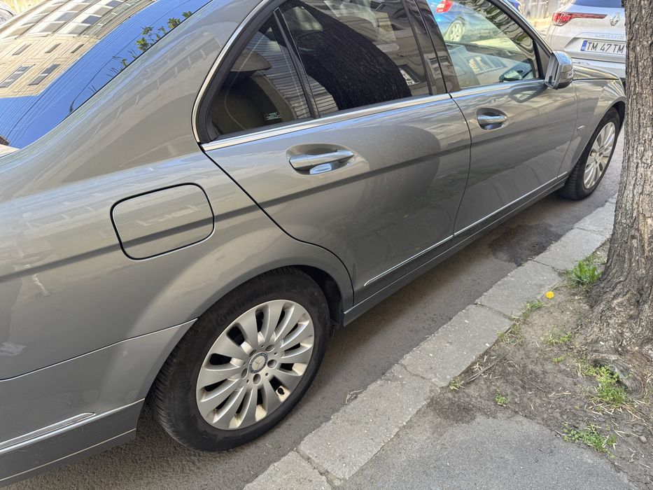 Mercedes C200 CGI BlueEFFICIENCY Elegance foarte bine echipata stare foarte buna
