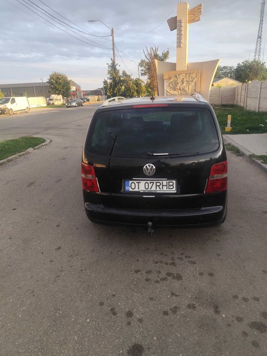 Vw Touran 2003 investit în el 2000 de euro stare de funcționare perfecta 2800 de euro