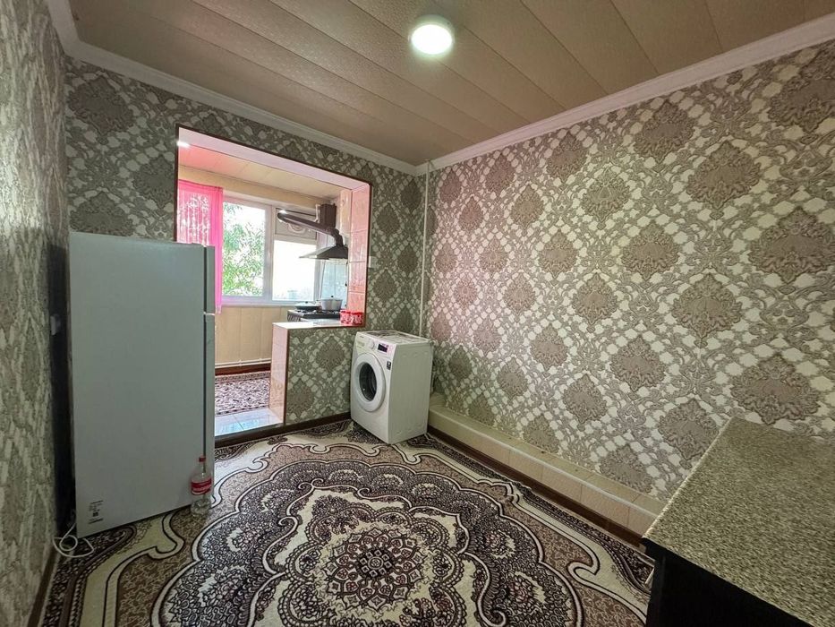 3 хонали 2 этажида квартира оилага ижарага берилади! Тенис корт.