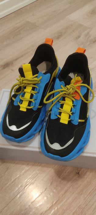 Кроссовки красивые )