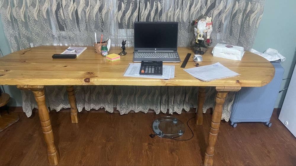 Деревяный стол ручной работы