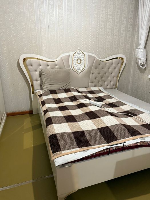 Продается спальный гарнитур