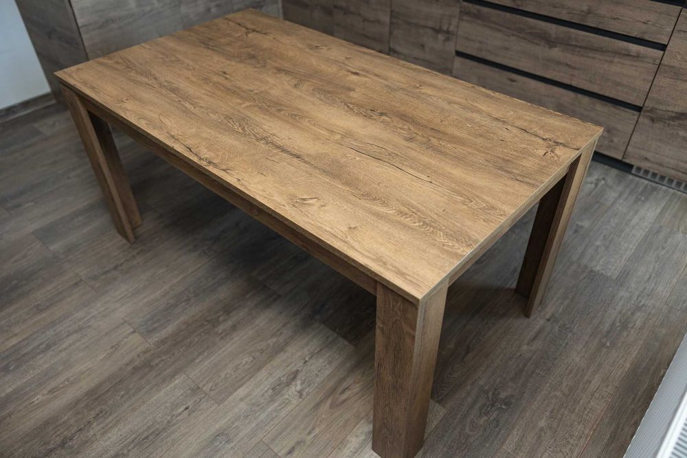 Комлект маса и столове