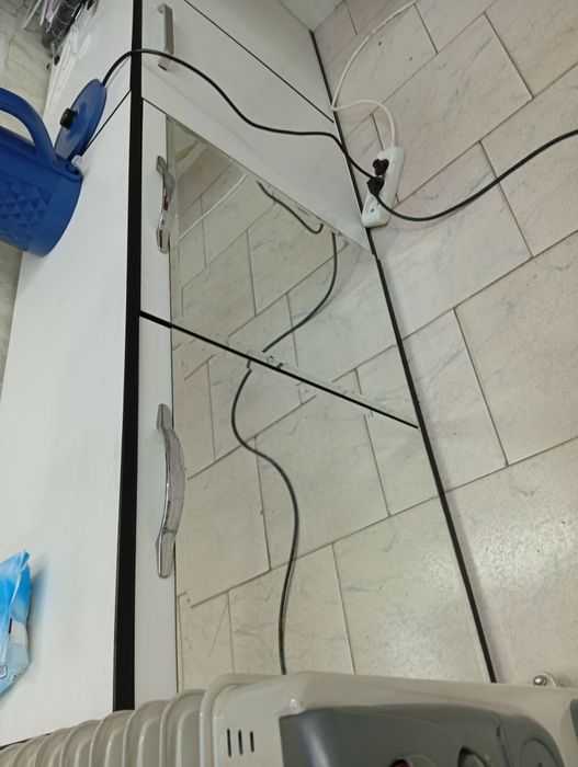 Shkafchalar sotiladi