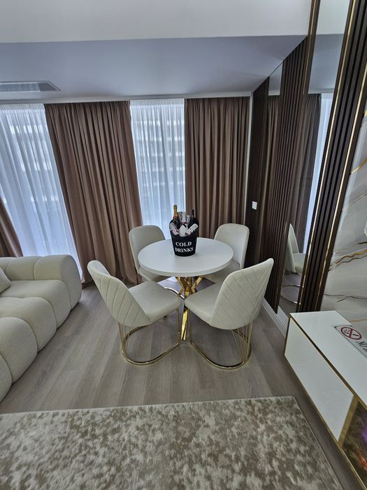 Studio de Lux White Titanic 700 Ron / Noapte