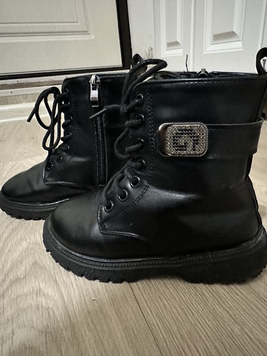 Продам ботинки весна осень на девочку