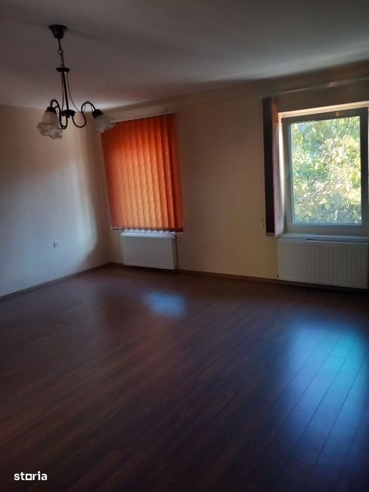 Casa cu etaj,cu garaj, D+P+E+M,611 mp, teren 371 mp,Central