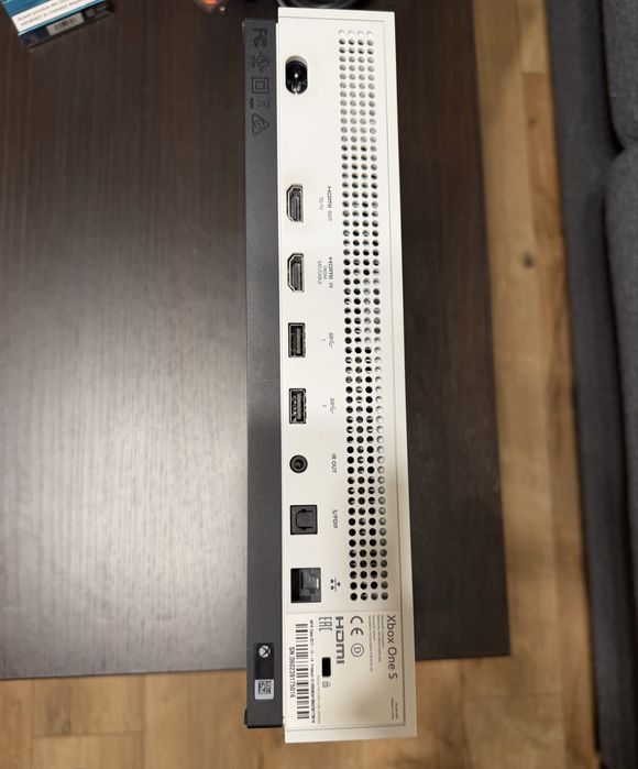 Xbox one S, 1tb, 1 controler, 5 jocuri