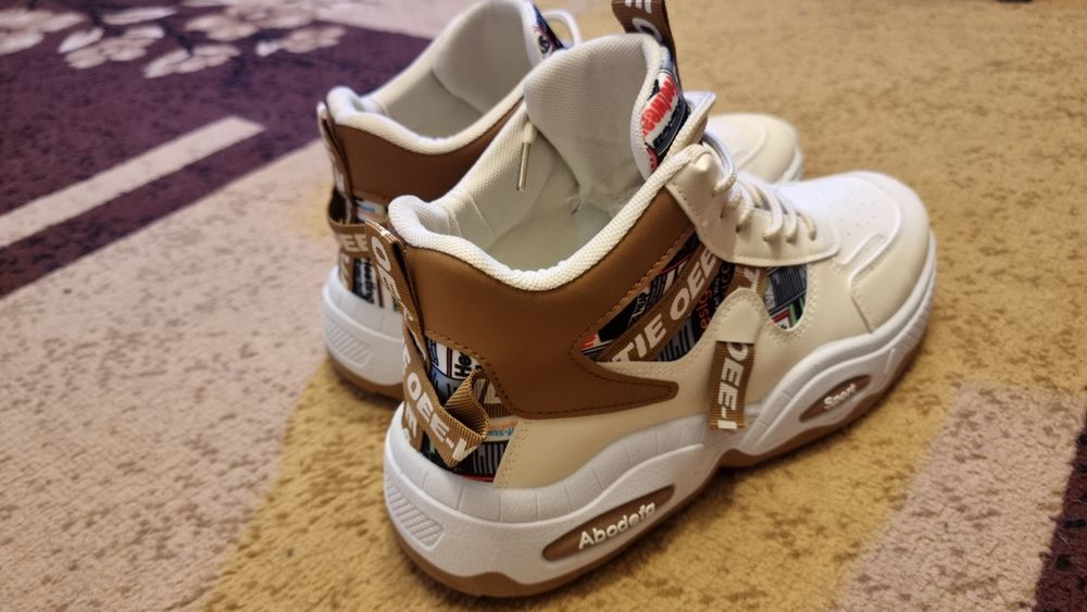 Продам кросовки новые 42 размер