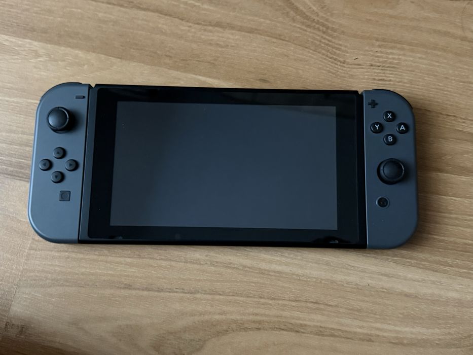 Nintendo switch в отлично състояние и игри