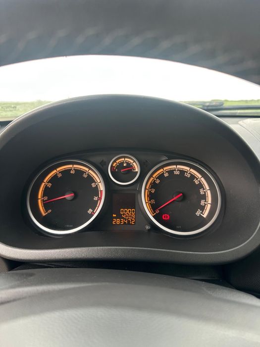 Corsa d 2011  pret negociabil