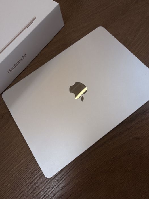 Macbook Air M2 13 inch