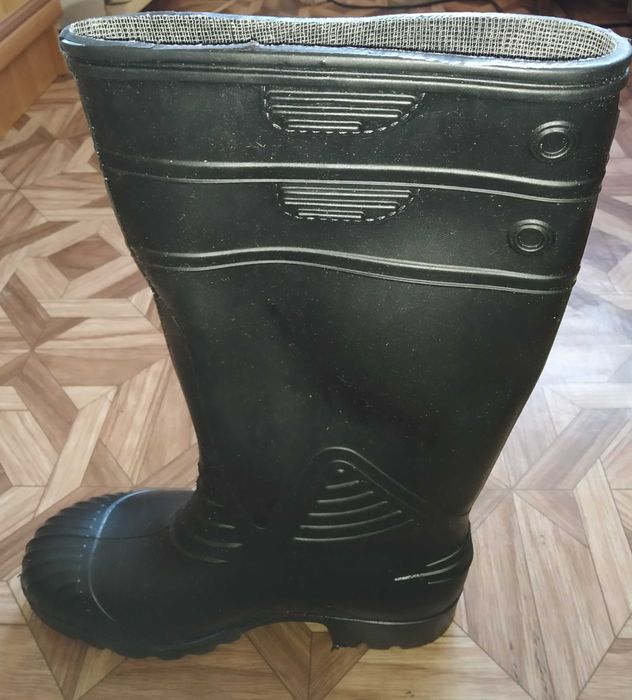 Резиновые сапоги
