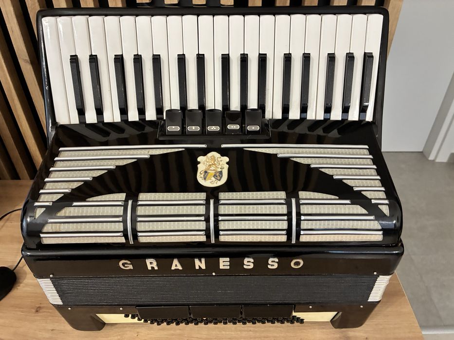 Acordeon Weltmeister SeperatoStandard cu 96 basi