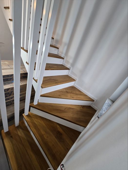 Scări din lemn masiv/Balustrade/Riflaje