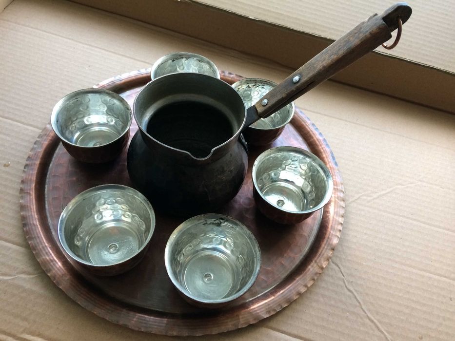 Ретро сервиз от кована мед - поднос, джезве и 6 чаши