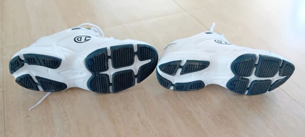 Pantofii sport champions