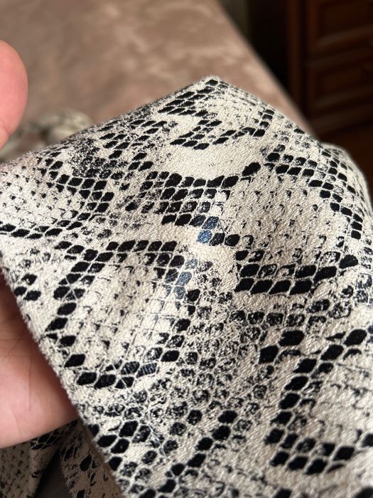 Платье Zara принт змеи