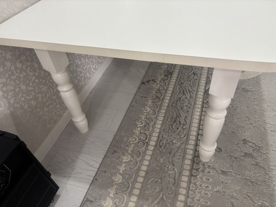 Стол в гостинную