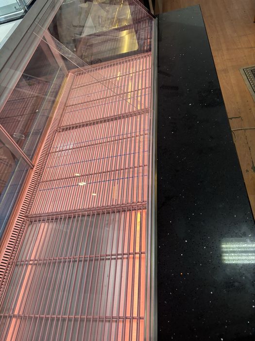 Хладилна витрина за месо и колбаси