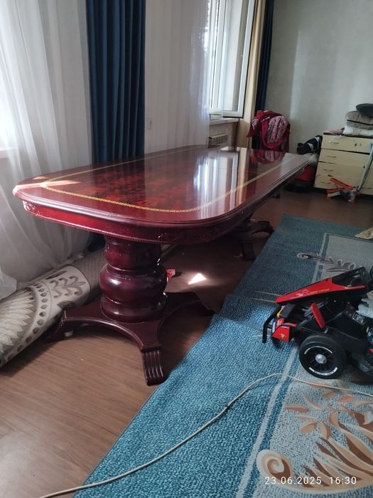 Стол почти новый с торгом