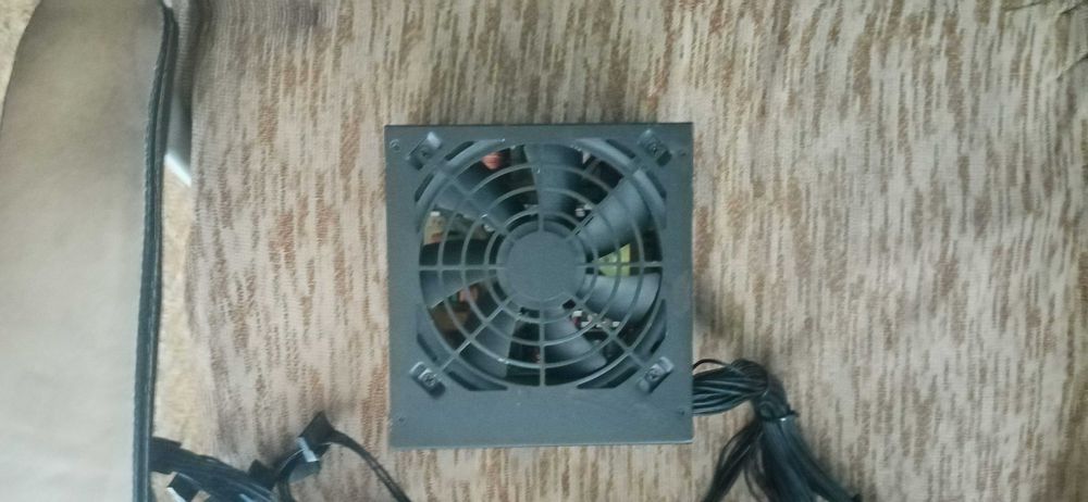 продавам Захранване Huntkiy 650 w..