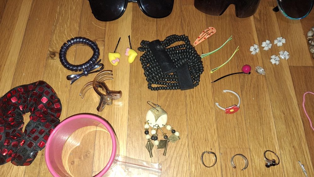 ЛОТ: Дамски бижута и украшения