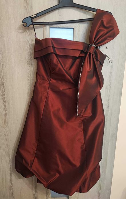 Официални рокли-като нови