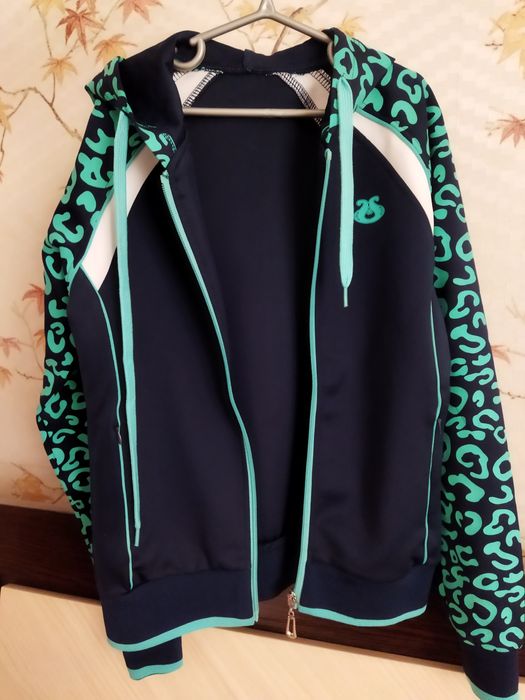 Кофта спортивная