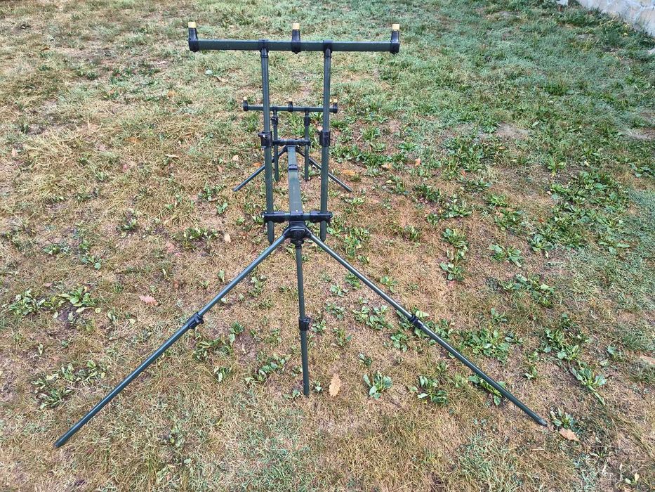 Шаранджийска стойка за 3 въдици JRC X-Lite