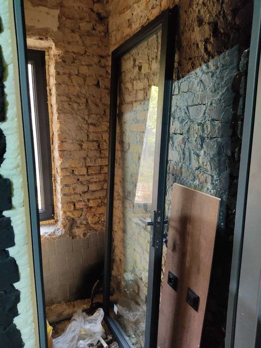 Дверь, алюминиевый корпус. Размер коробки  94,5см * 242см