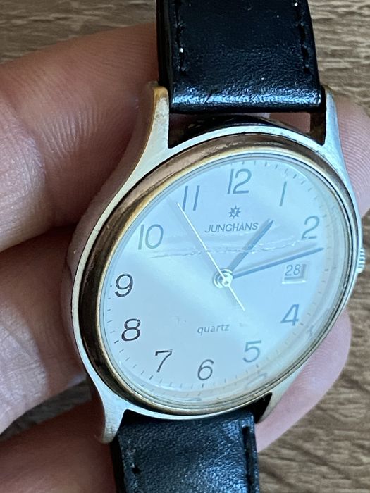 JUNGHANS quartz (Germany)- Качествен ръчен часовник с дата