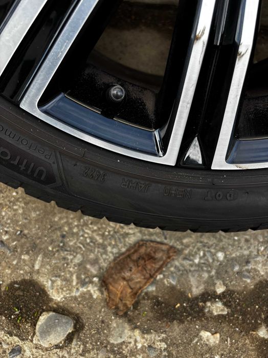 Doua anvelope GoodYear Ultra Grip 235 45 R18 ci390